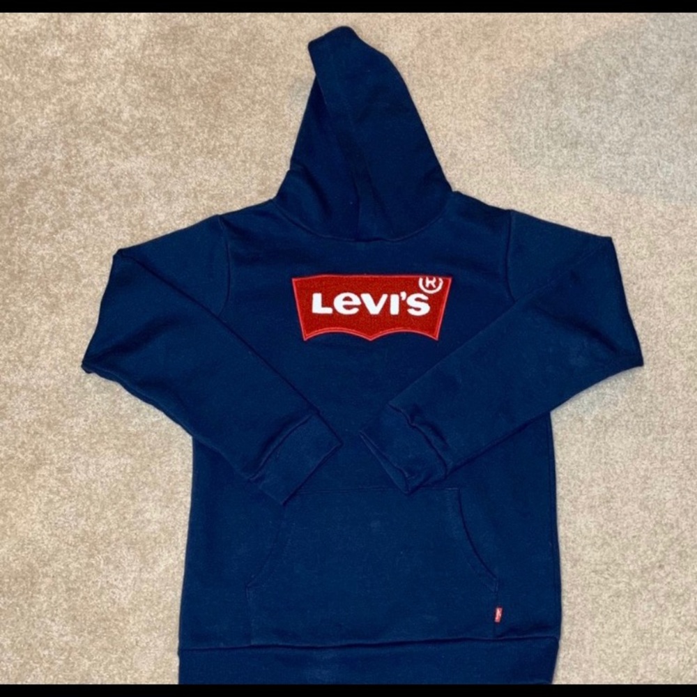 Levi’s sweatshirt